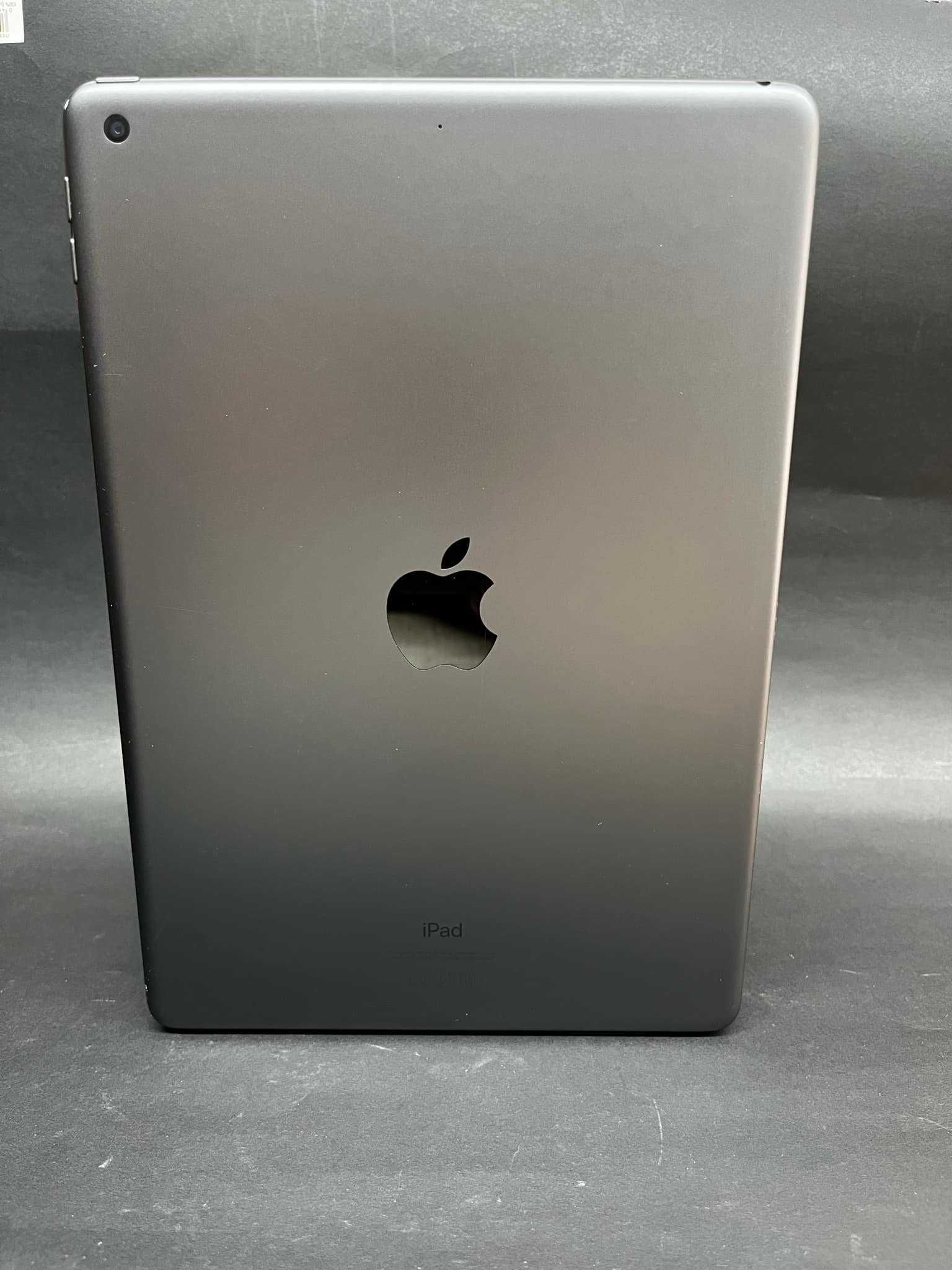 Таблет Apple iPad 8 2020 10.2  MYL92 / 32GB / Перфектен