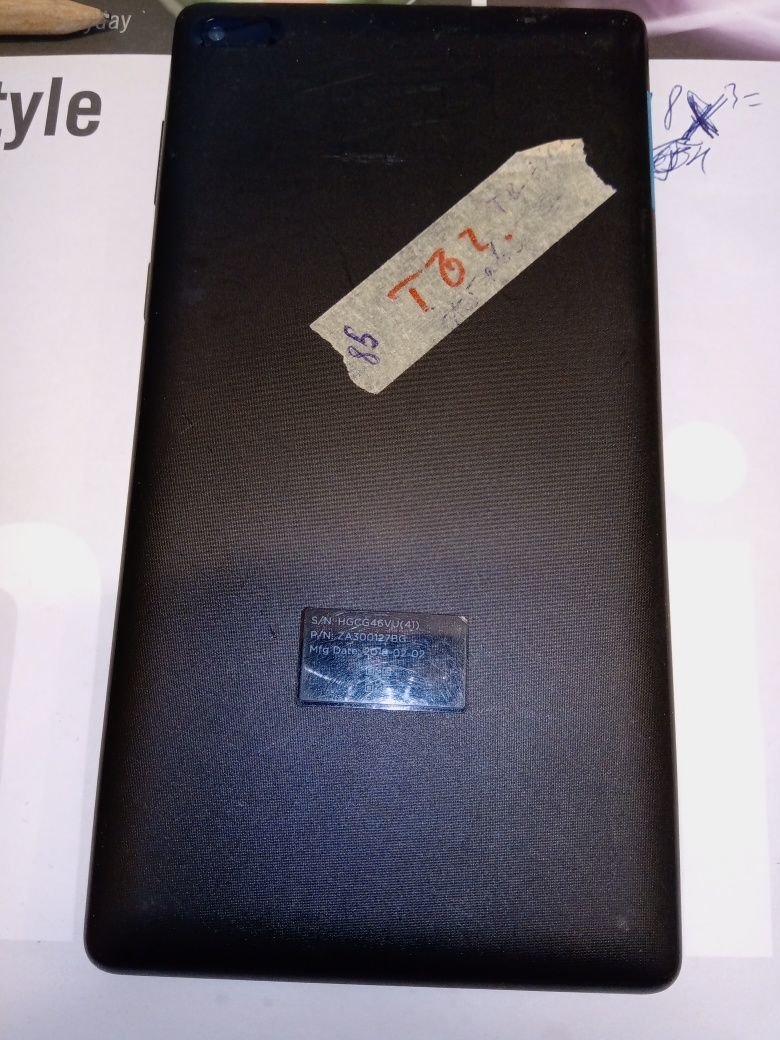 Продавам таблет Lenovo tab TB-7304F със счупен тъчскрийн