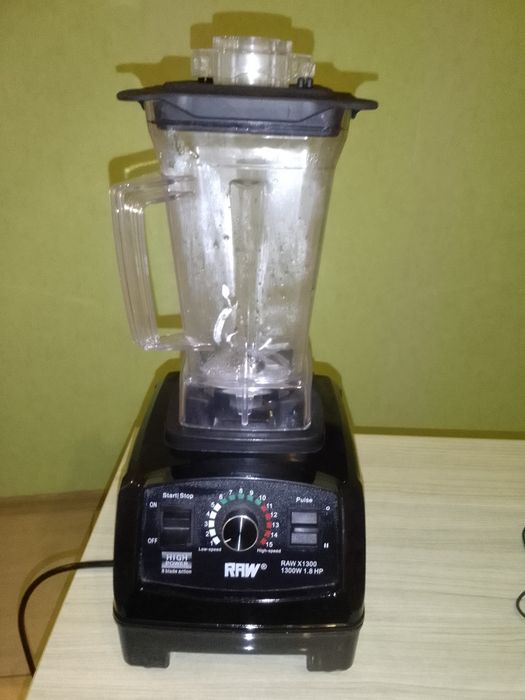 Vând blender raw smeg