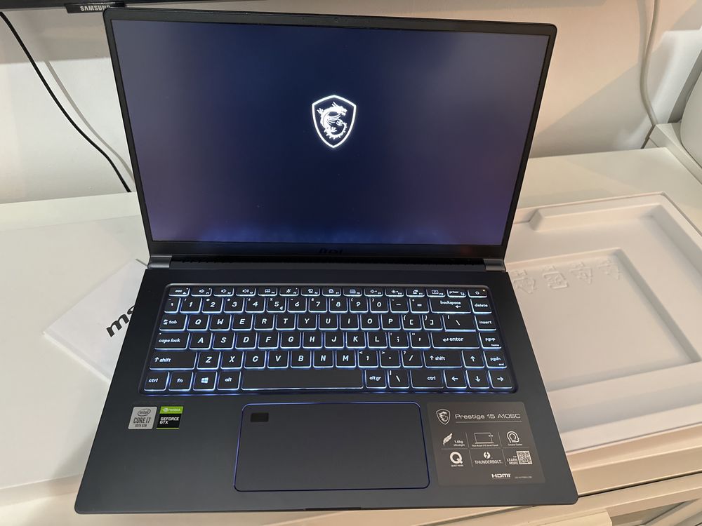 Laptop MSI 15Prestige Display 4K,4,7 GH,32 GB RAM,1TB Ssd