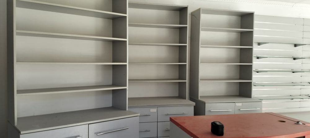 Продается мебель для аптеки