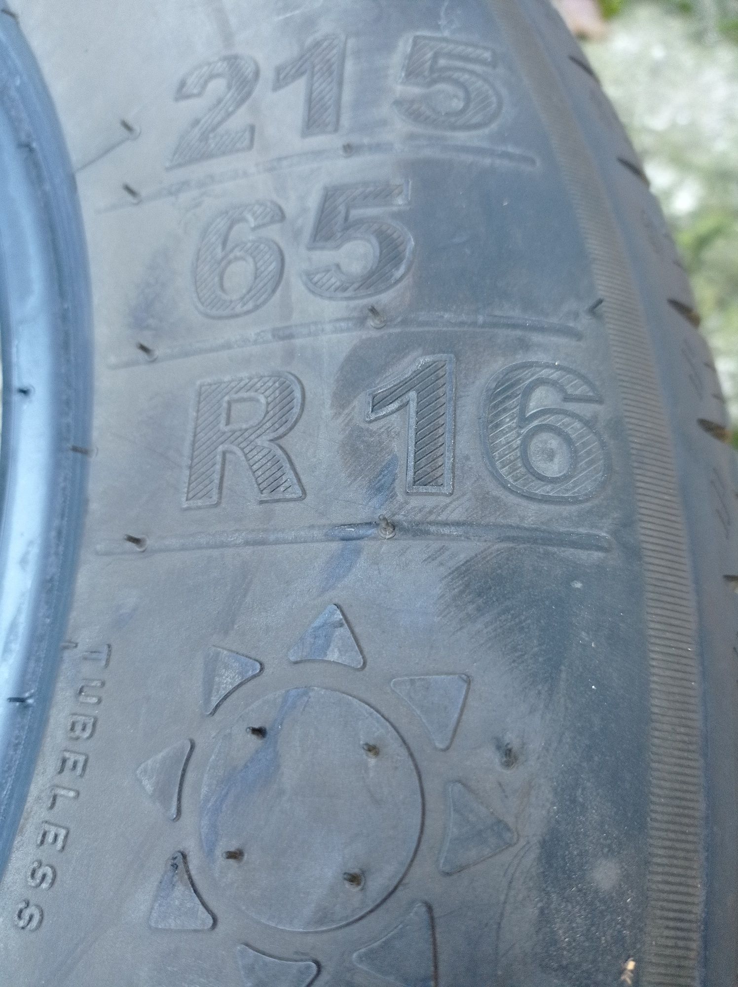 Продавам летни гуми 215/65/16