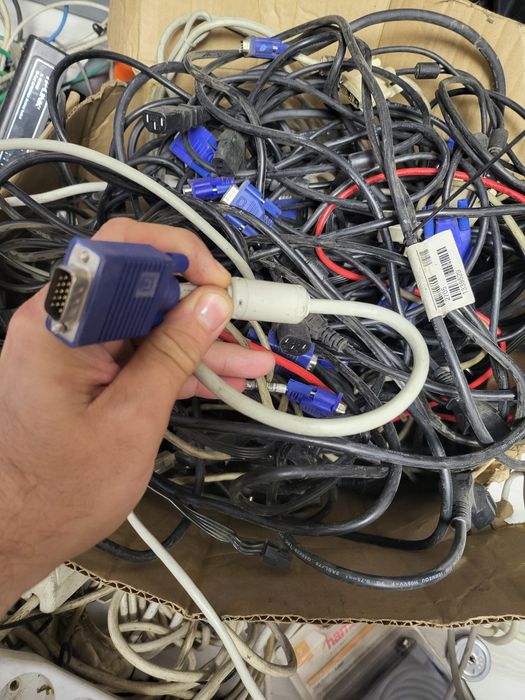 Cablu vga gros ecranat
