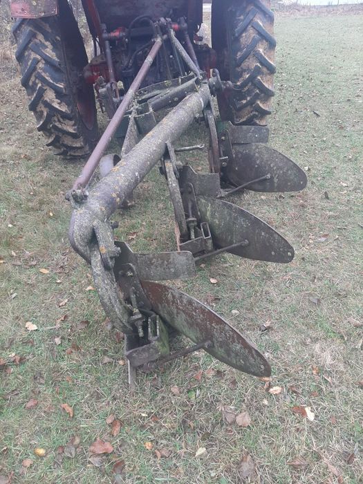 Vând tractor u650 cu plug