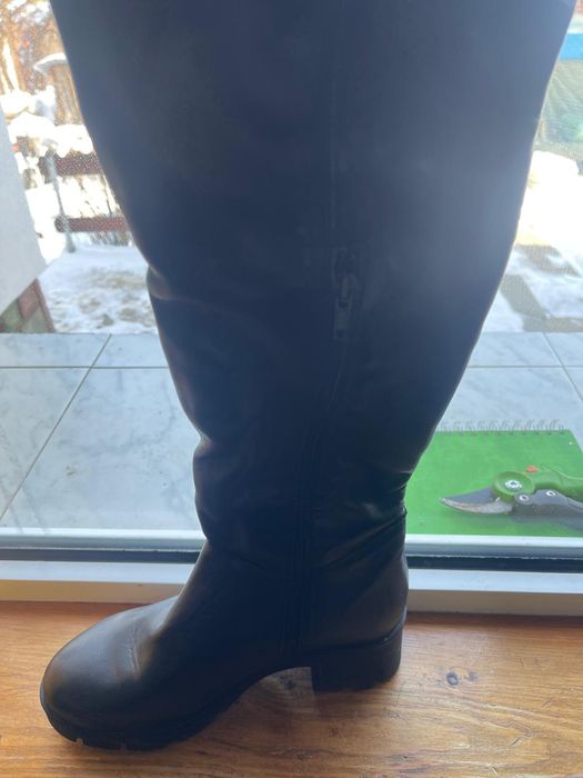 Cizme lungi peste genunchi