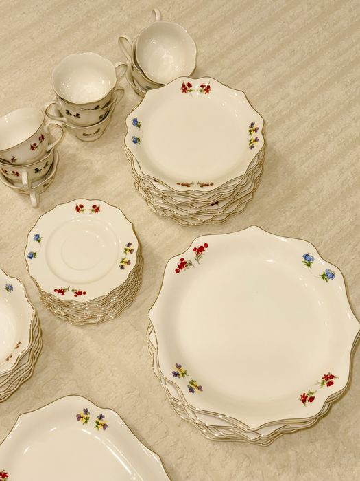 чайно столовый сервиз на 12 персон