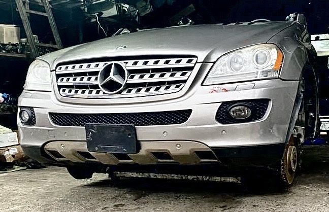 Передняя часть Мерседес ML W164.