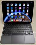 Apple iPad Pro 11 inch + magic keyboard (+apple case)