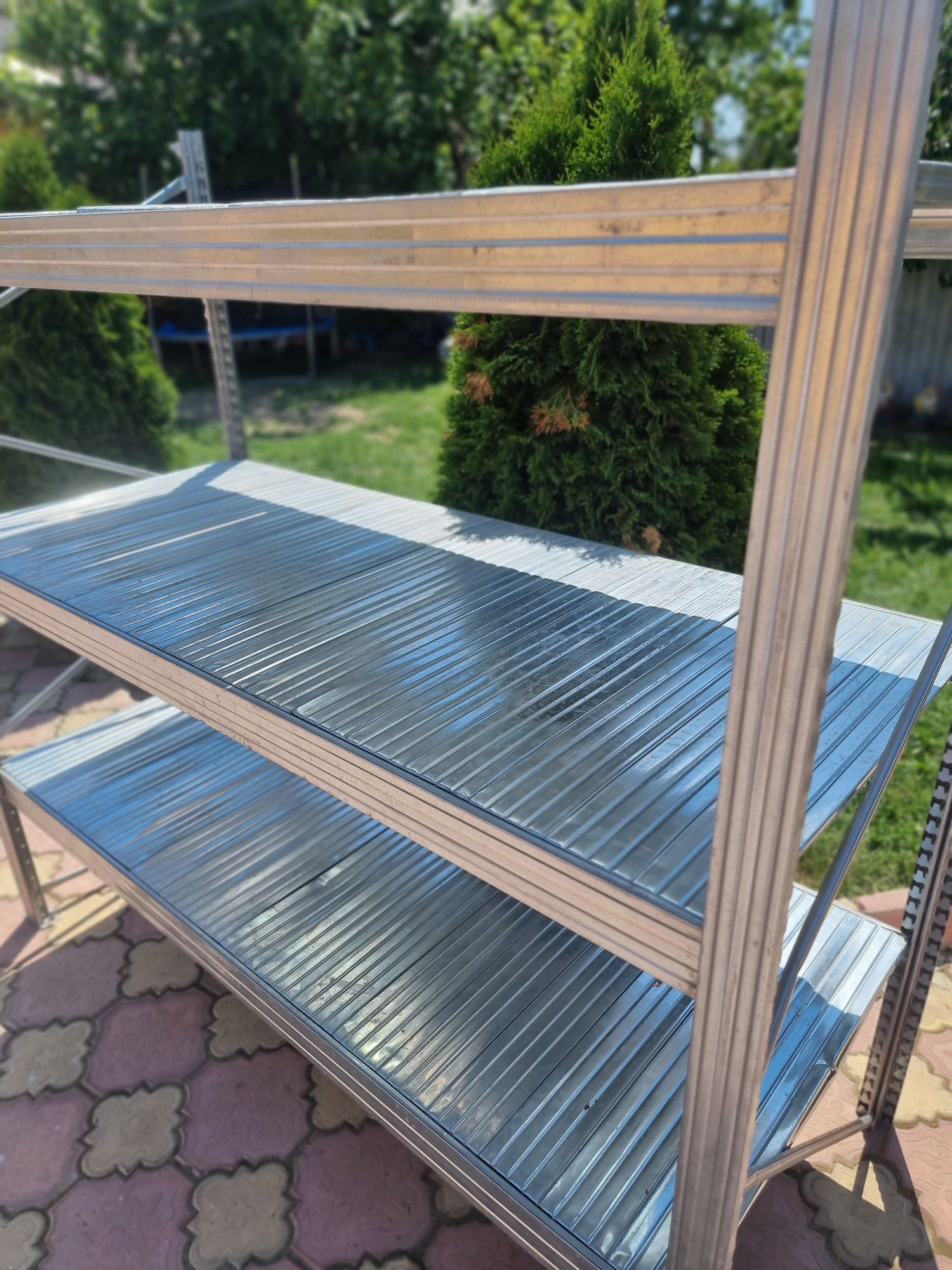 Vând rafturi metalice zincate la cela mai buna preț din România