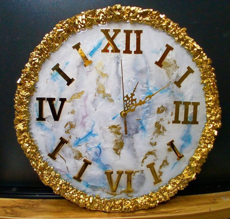 Qo'l mehnati bilan yasalgan soat, o'lcham 35×35 sm. Часы, сделанные вр