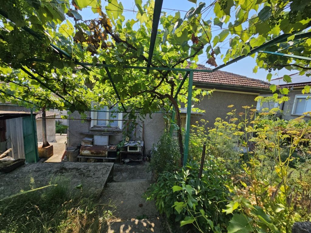 Продавам къща в гр. Елена