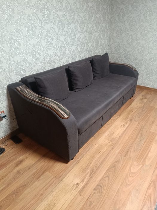 Диван и.         .