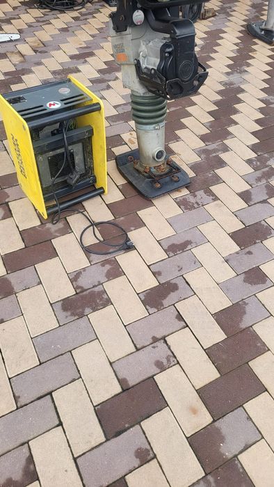 Mai compactor profesional pe acumulator Waker Neunson