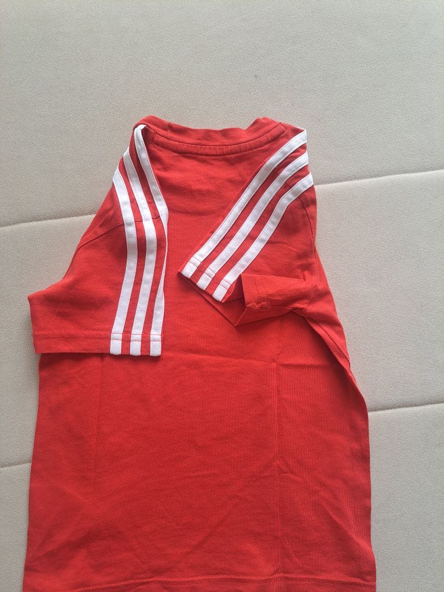 Vând tricou Adidas