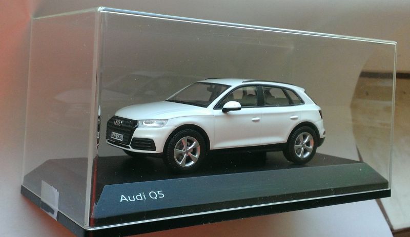 Macheta Audi Q5 MK2 alb 2017 typ 80A - iScale 1/43