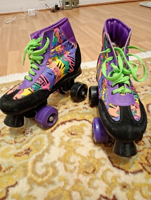 Se vinde o pereche de Role 4 roti model jocks