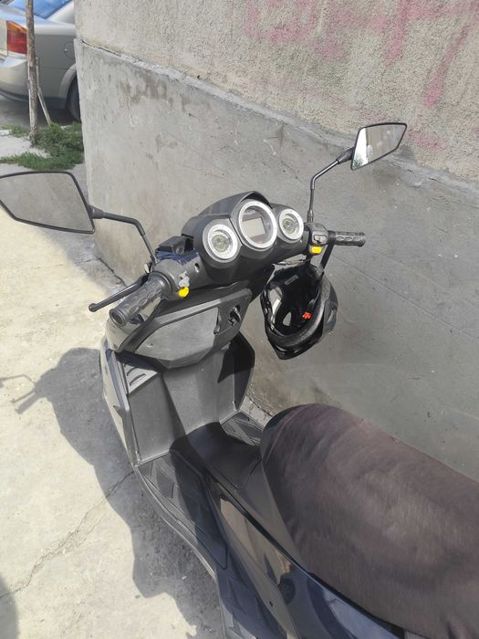 Vând Motoscuter Malaguti F 12 i inmatriculat 49cc