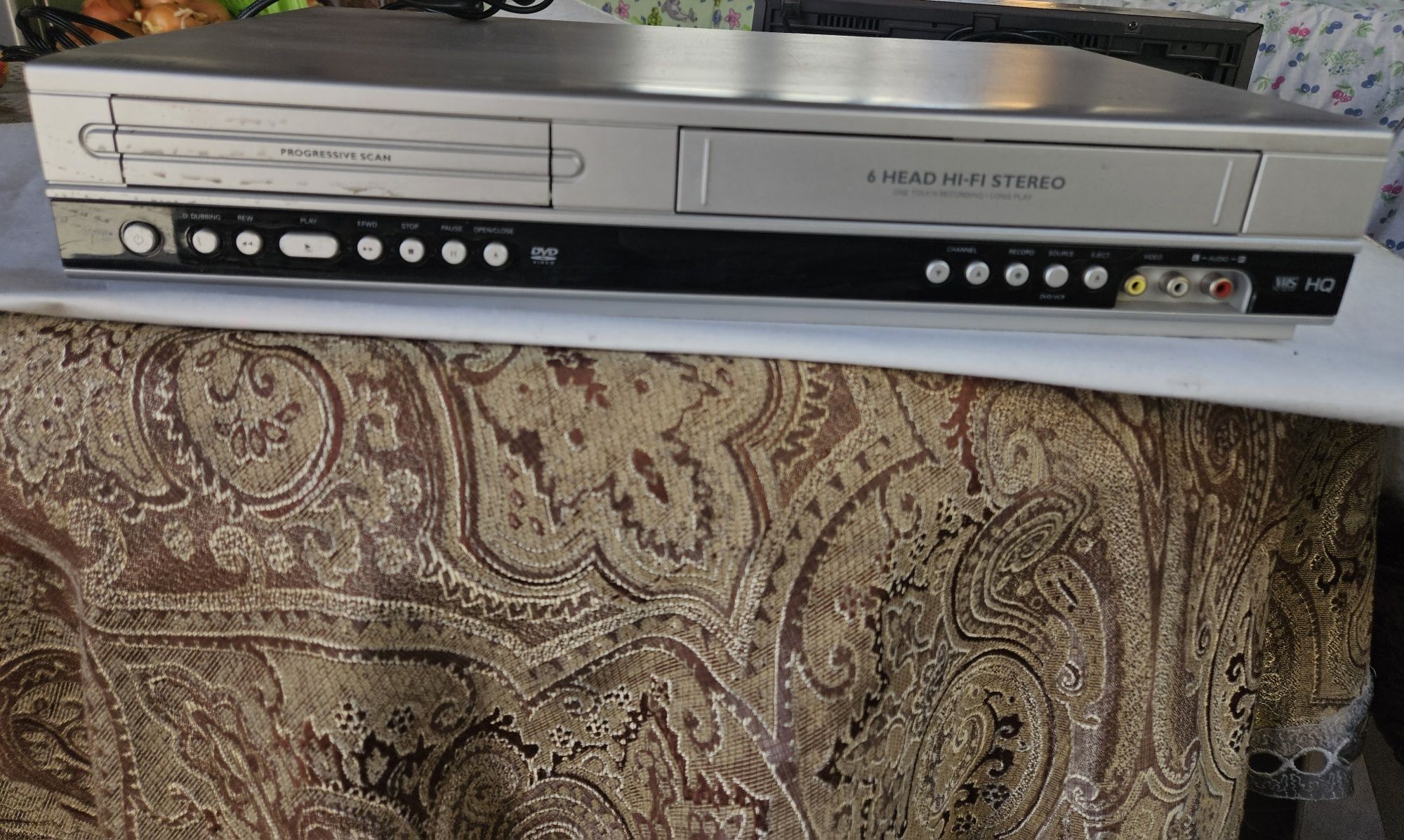 Видио магнитофон PHILIPS  DVD/VCR PLAYER