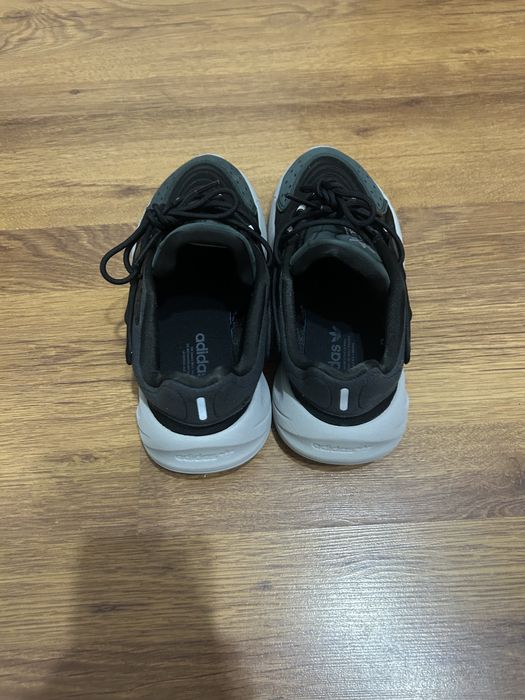 Adidas Ozelia маратонки