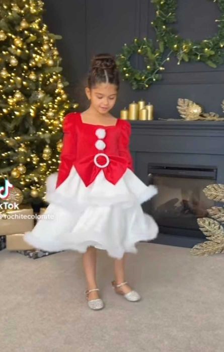 Rochita de Craciun pentru fetite