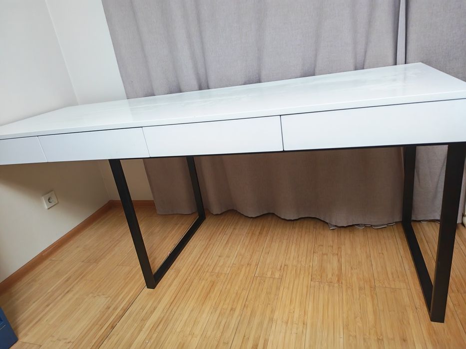 Продаю удобный письменный стол с  шкафом