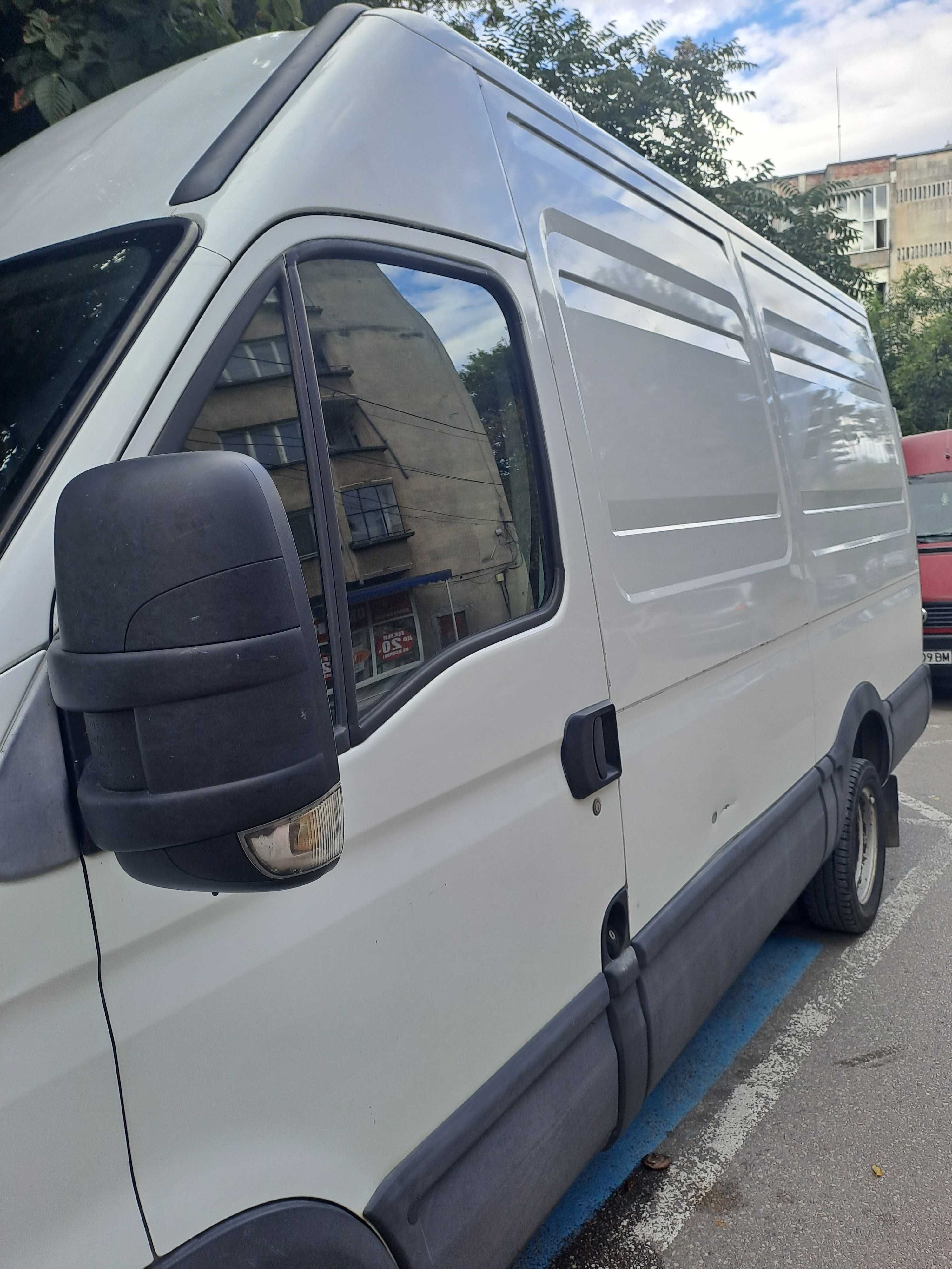Бус Iveco 35c13 в перфектно състояние