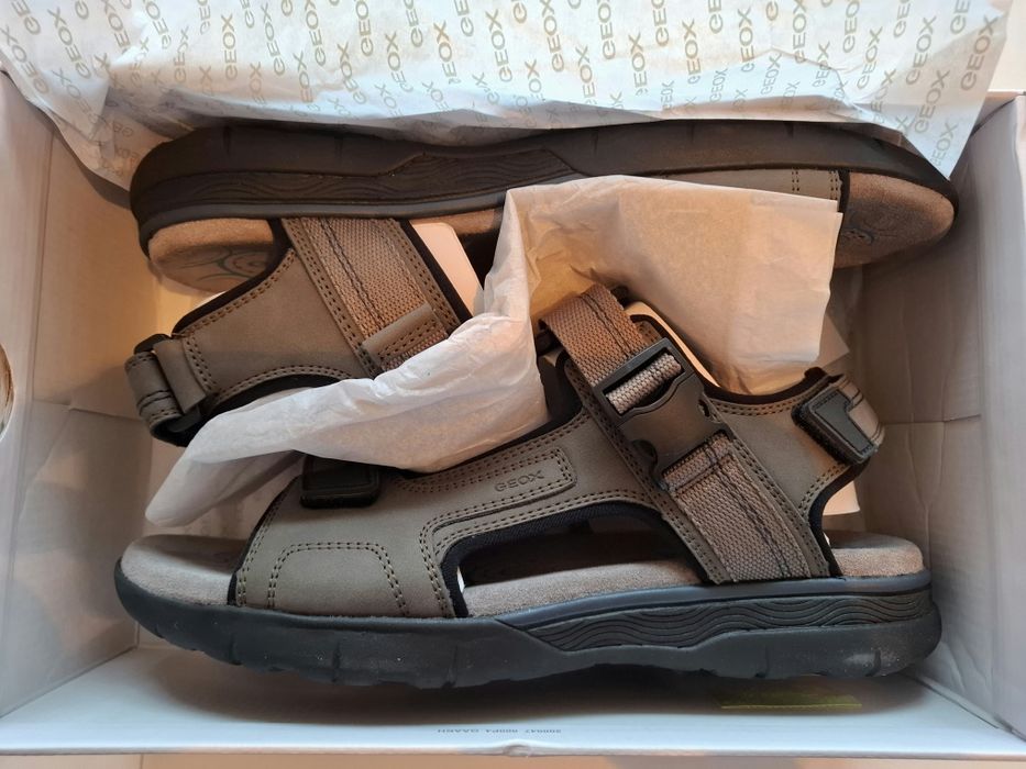 Сандали сиви нови