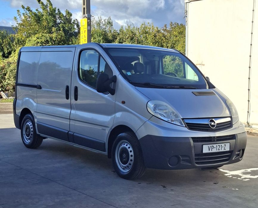 Opel Vivaro / Renault Trafic L2H1 2.0 diesel An 2013 euro 5