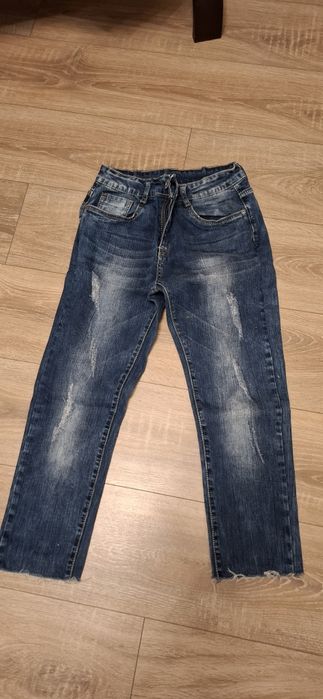 Blugi de dama cu vedere la glezna