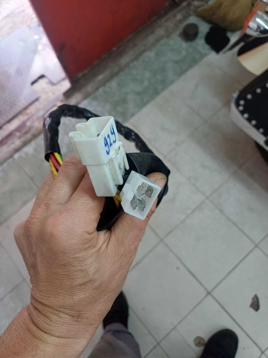 Продавам реле регулатор за honda 929rr