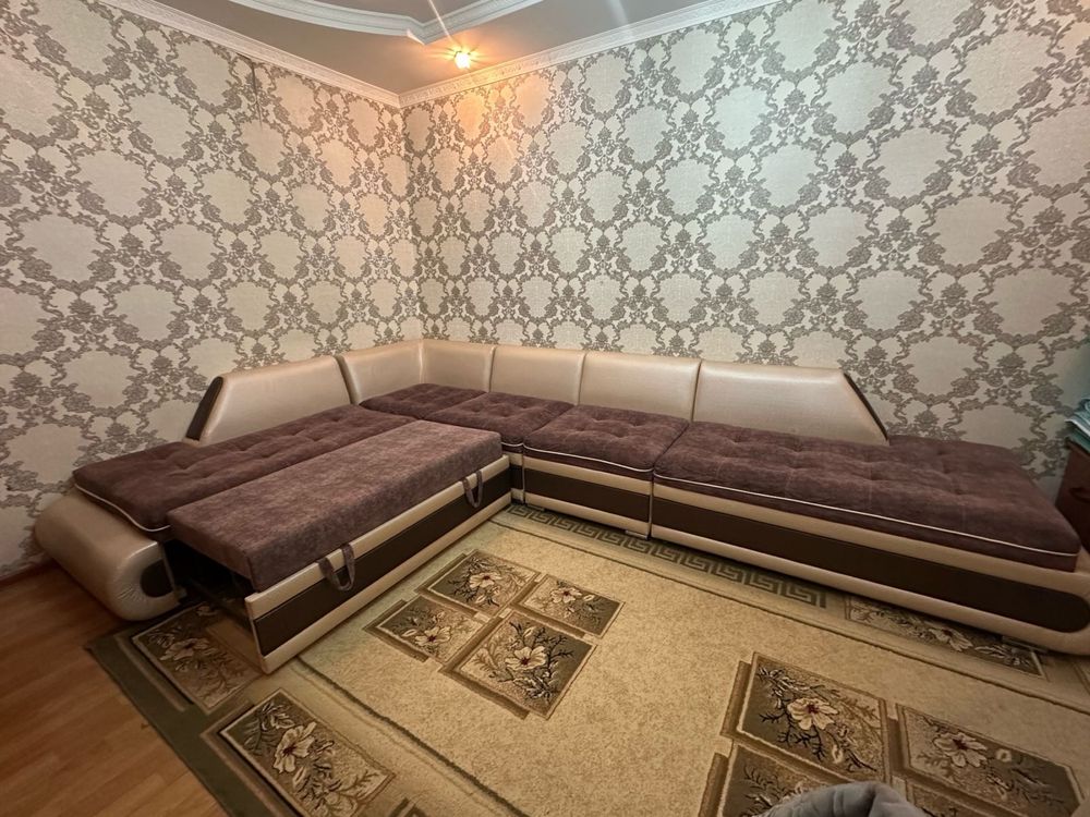 Диван в отличном состояний