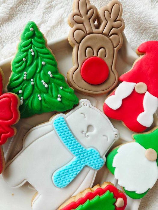 Коледни меденки и подаръци