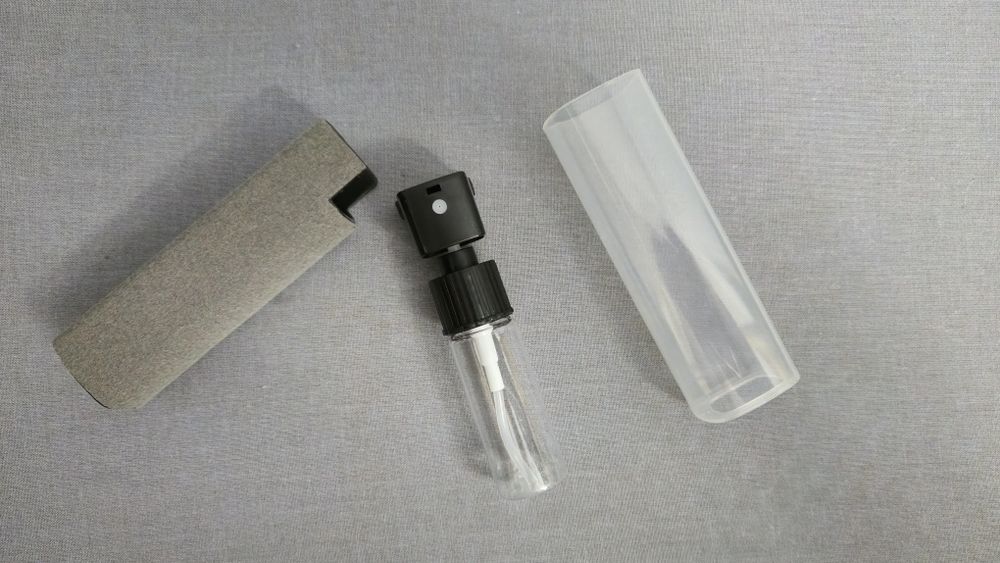 Продам компактный спрей 2 в 1. 
Для чистки монитора в авто.