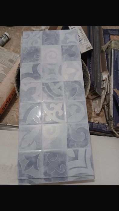 Плитка 1 сорт . Осталось 10 штук (около 2,5м2) .