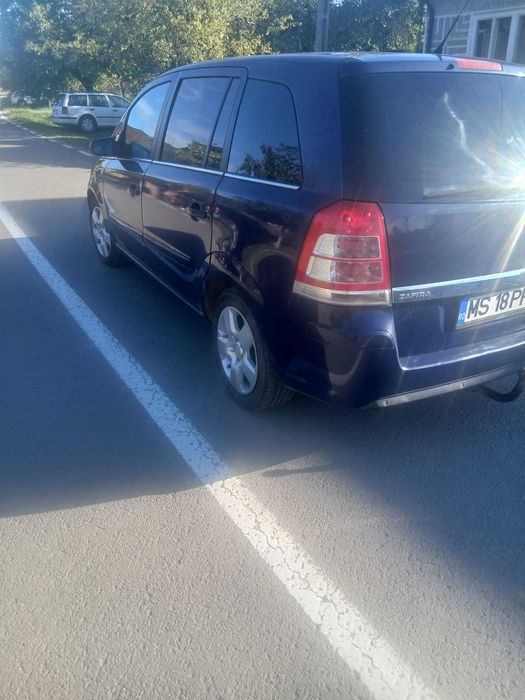 Vând Opel Zafira B