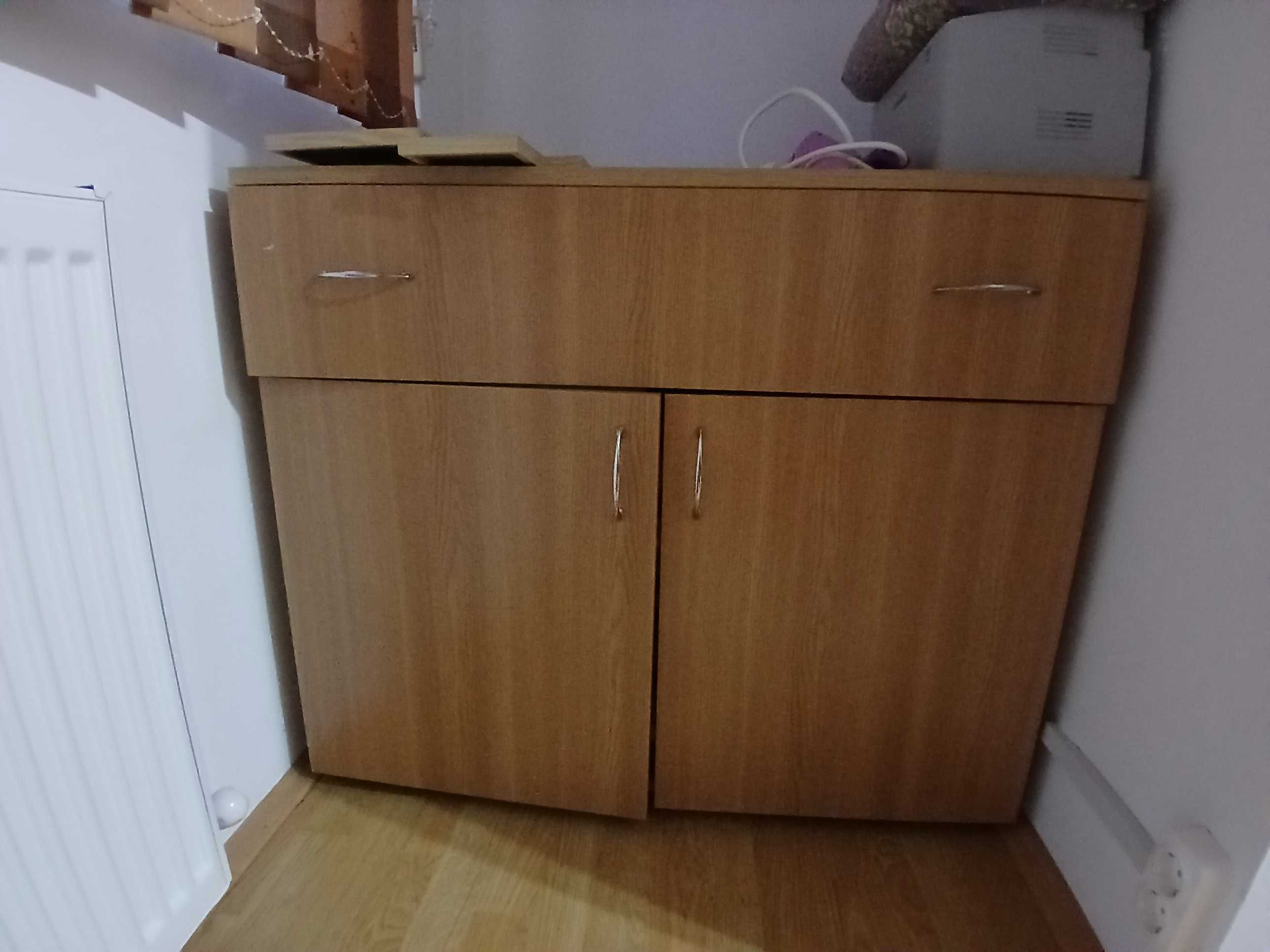 Mobila tineret impreuna cu canapea extensibila,TV LG si comoda .