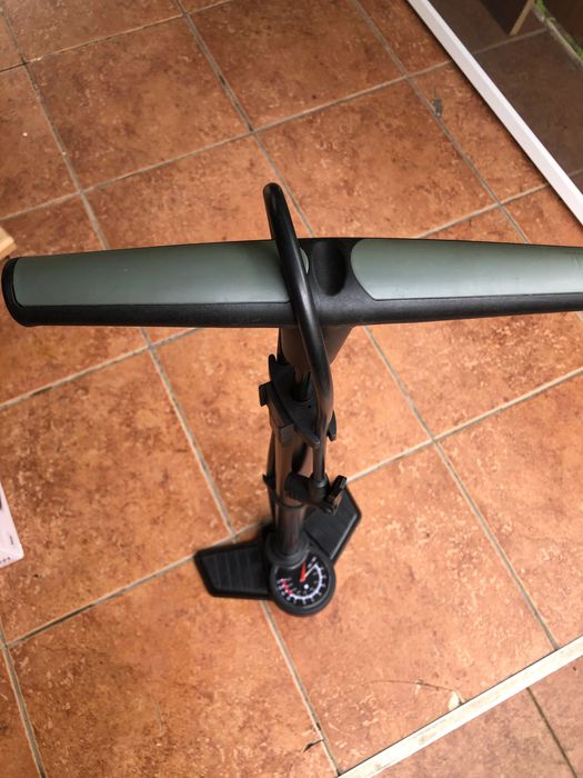 Bicicleta si pompa de vanzare