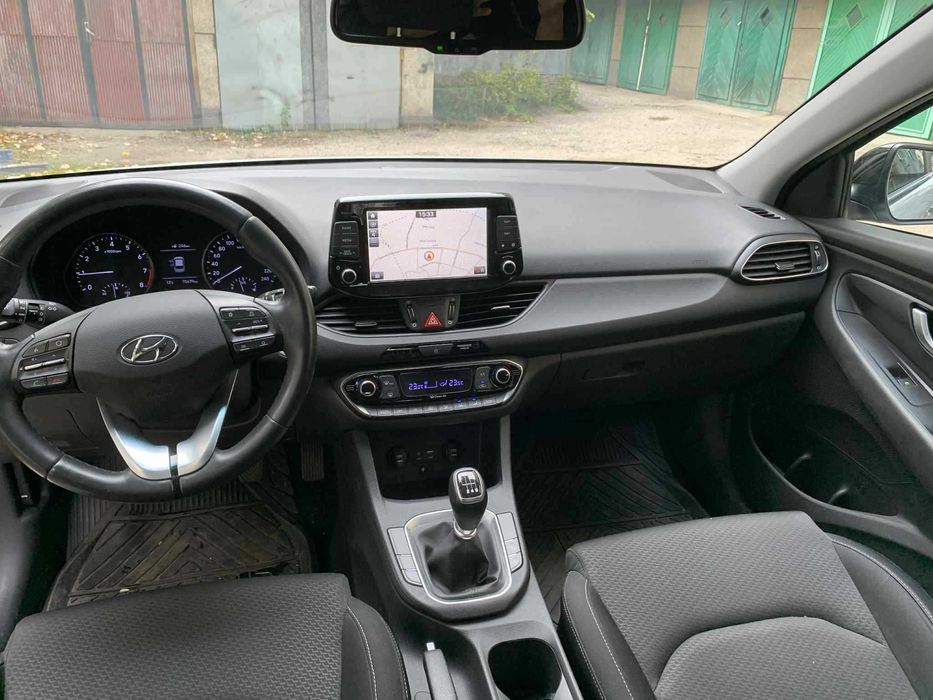 Лек автомобил Хюндай i30
