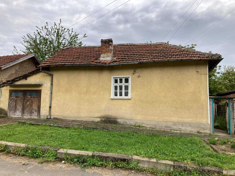 Продавам къща в село Крушуна, в близост до Крушунските водопади