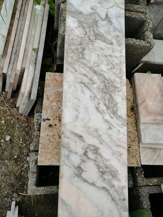 Vand placi marmura Ruschita pentru glafuri de geam sau trepte