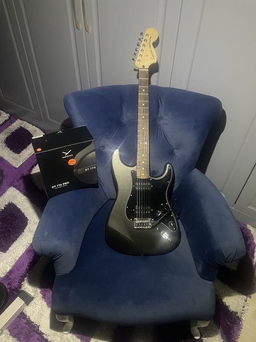 Электрогитара Squier StratFingerboard+подарок beyerdynamicDT770Pro