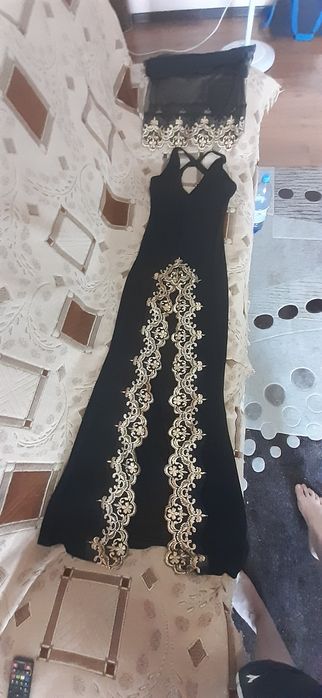 Платье длинное, и очень красивое