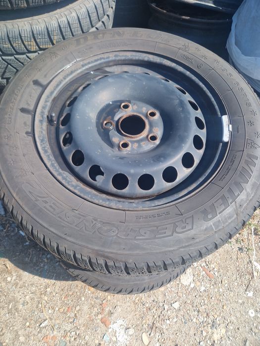 Jante R15 5x112 cu anvelope de iarnă și capace
