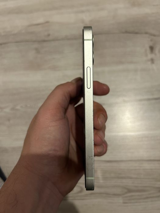 Iphone 12 si SE (a doua generatie)