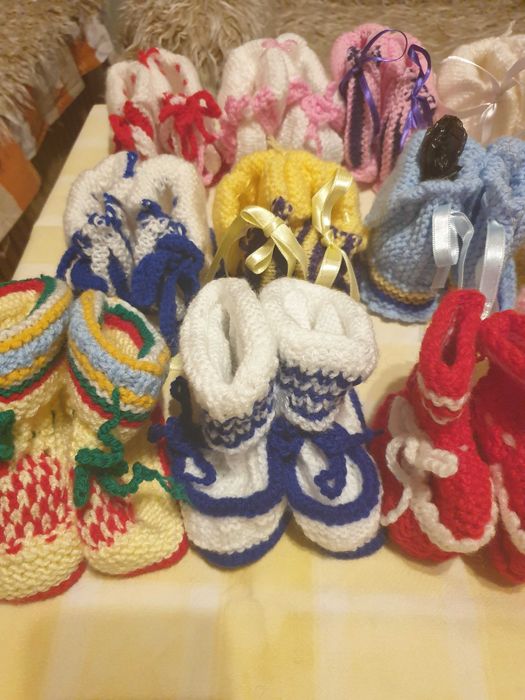 Плетени детски терлици в различни цветове