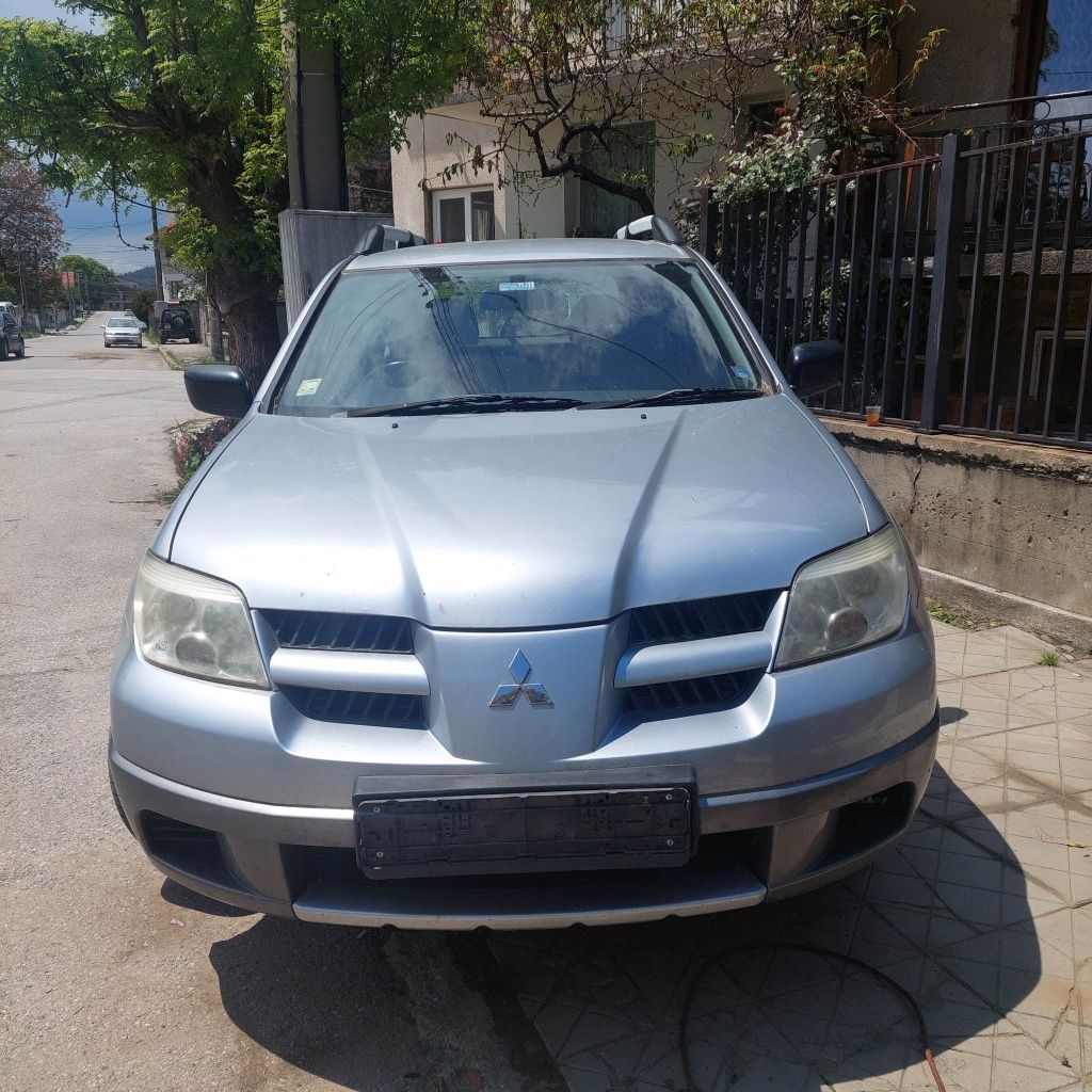 Продавам Mitsubishi Outlander