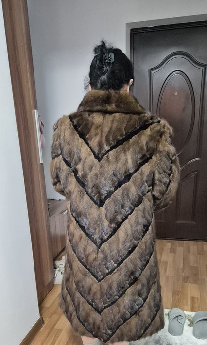 Vând haina de blana autentica