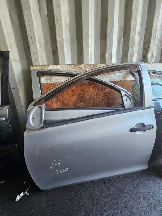 Дверь на Тайота Ярис седан