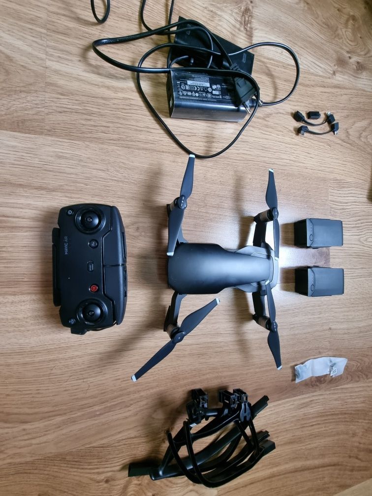 Dronă DJI Mavic Air (Fly More Combo)