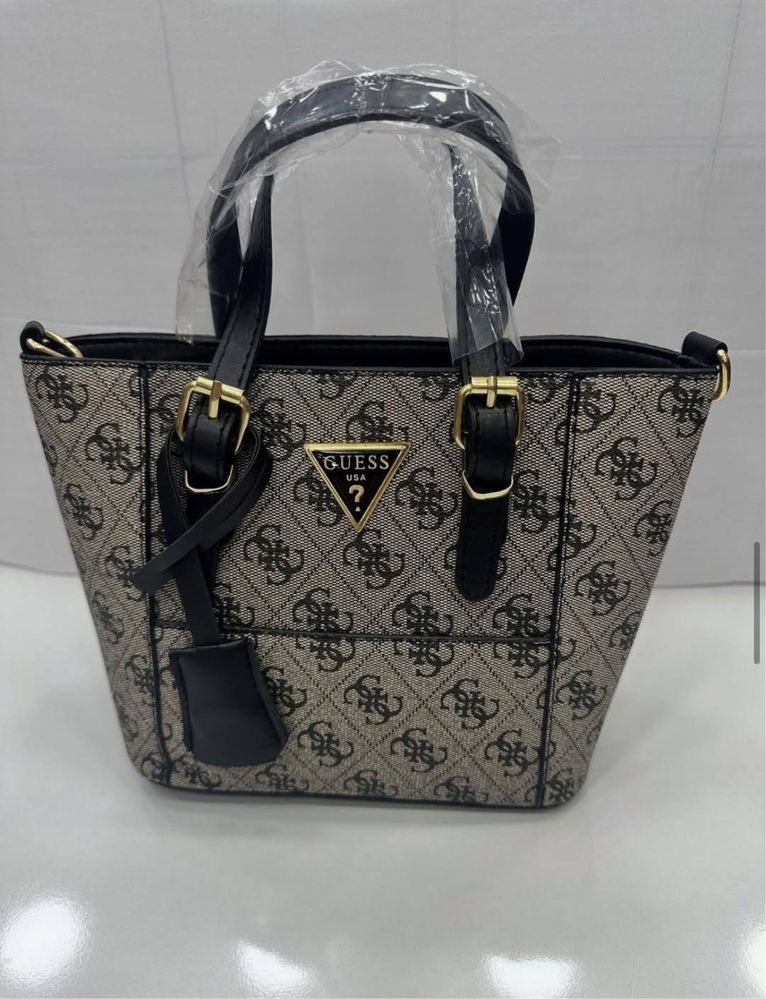 Дамска чанта Guess